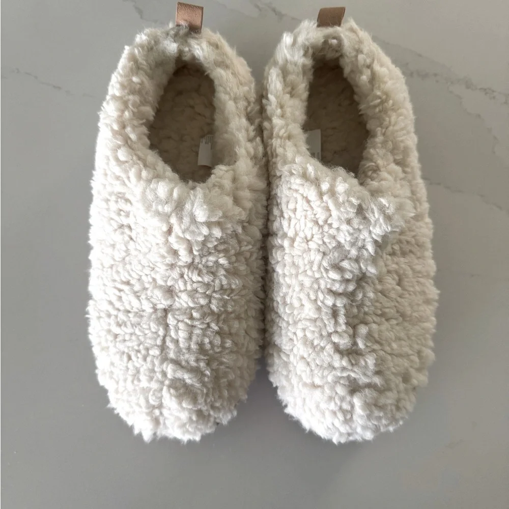 Slippers - Picture 2 of 5